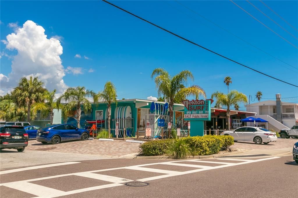 For Rent: $2,200 (2 beds, 2 baths, 1040 Square Feet)