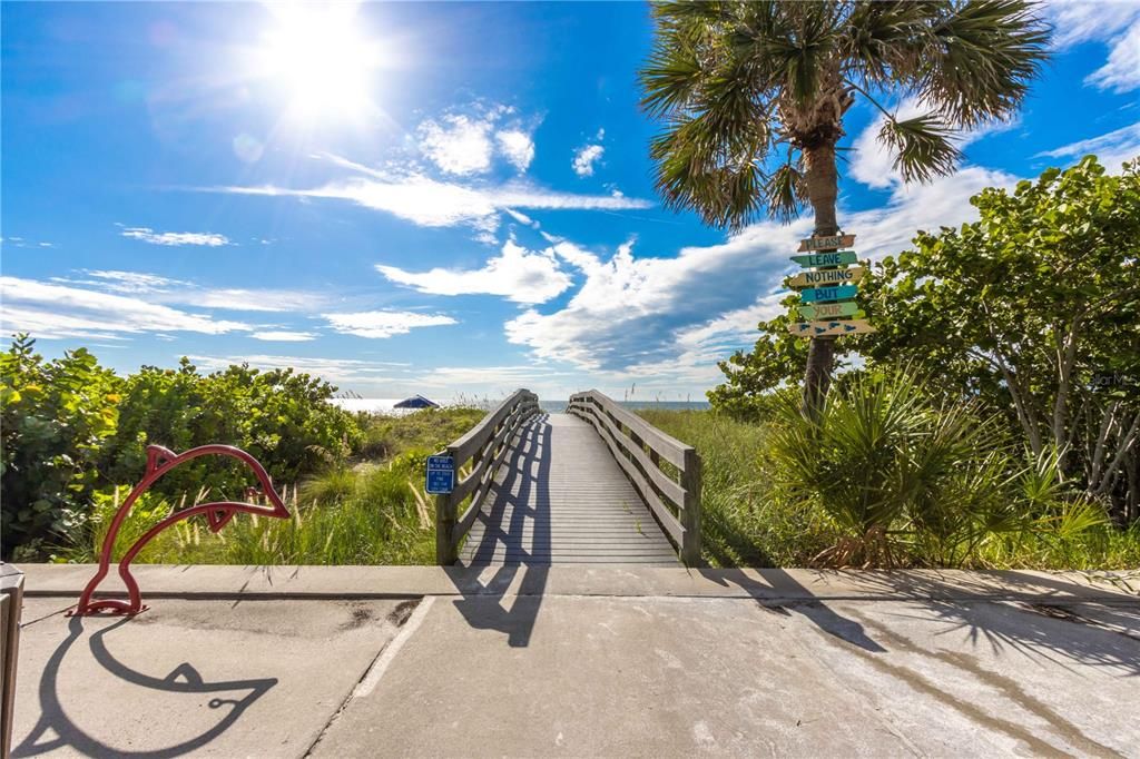 For Rent: $2,200 (2 beds, 2 baths, 1040 Square Feet)