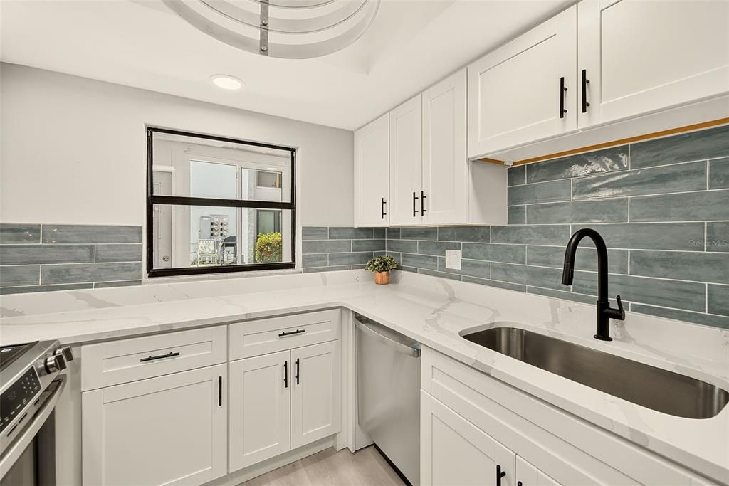 For Rent: $2,200 (2 beds, 2 baths, 1040 Square Feet)