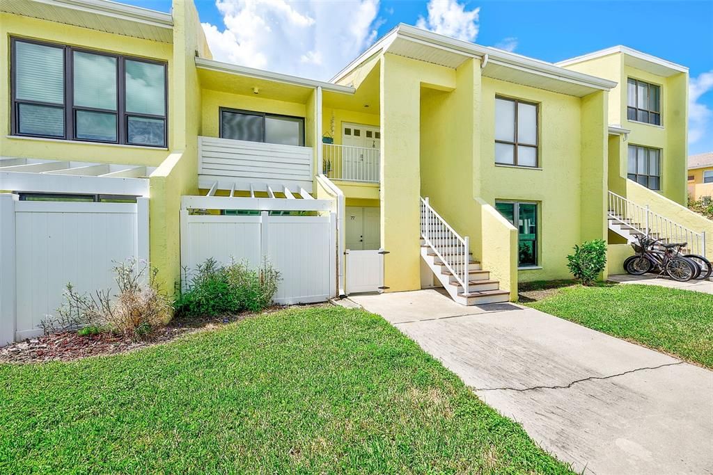 For Rent: $2,200 (2 beds, 2 baths, 1040 Square Feet)