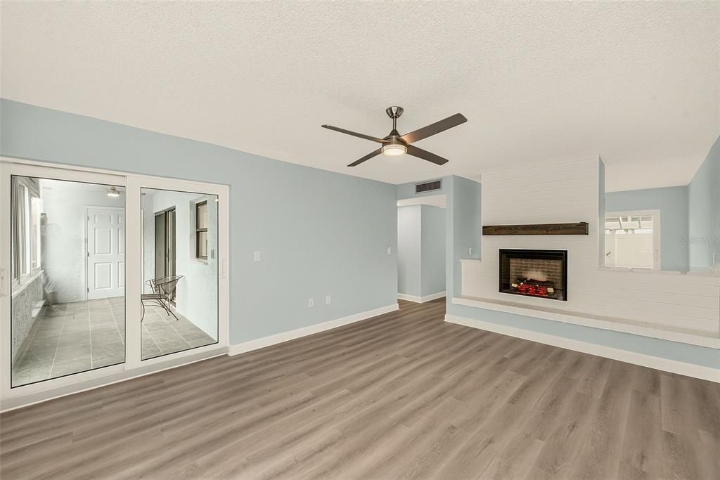 For Rent: $2,200 (2 beds, 2 baths, 1040 Square Feet)