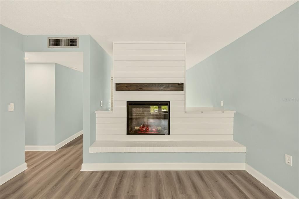 For Rent: $2,200 (2 beds, 2 baths, 1040 Square Feet)