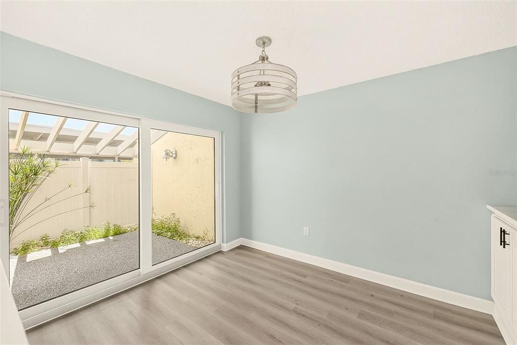 For Rent: $2,200 (2 beds, 2 baths, 1040 Square Feet)