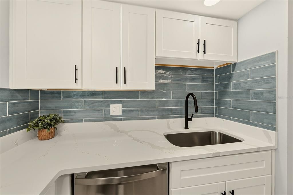 For Rent: $2,200 (2 beds, 2 baths, 1040 Square Feet)