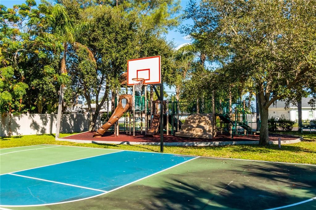 For Rent: $2,200 (2 beds, 2 baths, 1040 Square Feet)