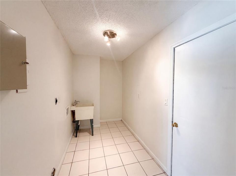 En Venta: $390,000 (4 camas, 2 baños, 1992 Pies cuadrados)