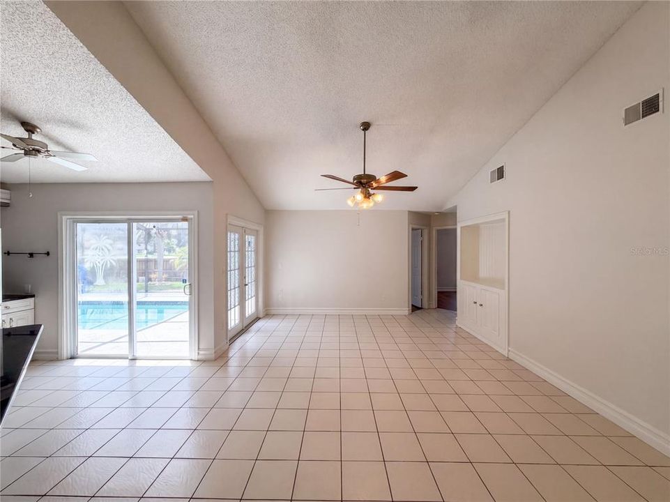 En Venta: $390,000 (4 camas, 2 baños, 1992 Pies cuadrados)