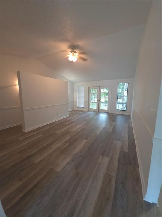 For Rent: $1,950 (3 beds, 2 baths, 1476 Square Feet)