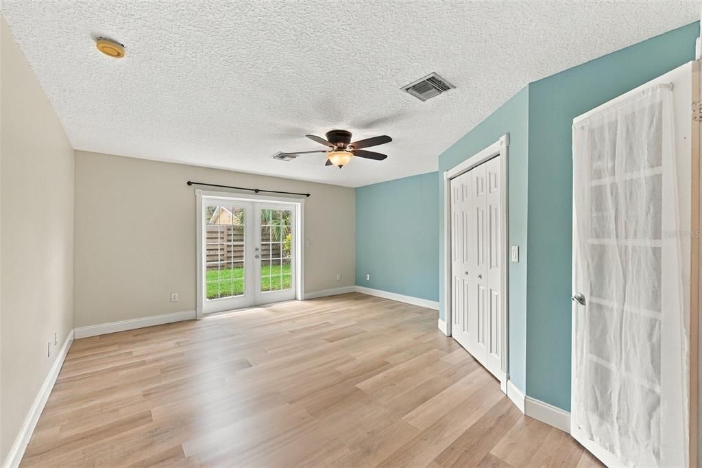 For Sale: $535,000 (4 beds, 2 baths, 1944 Square Feet)