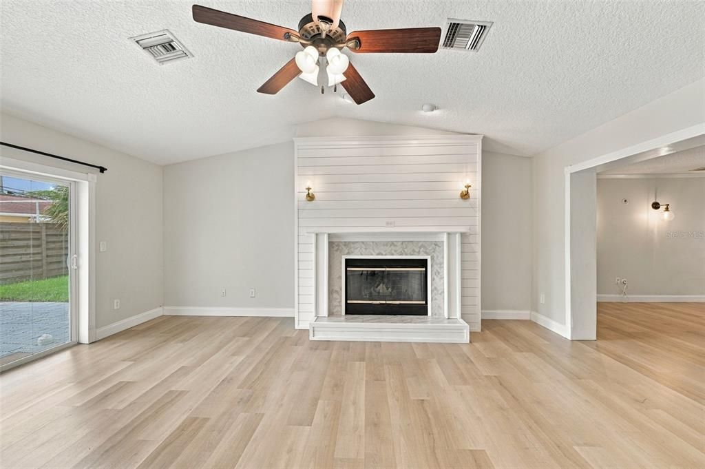 For Sale: $535,000 (4 beds, 2 baths, 1944 Square Feet)