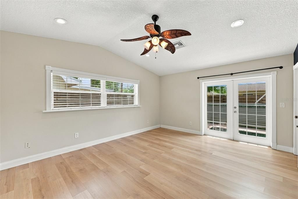 For Sale: $535,000 (4 beds, 2 baths, 1944 Square Feet)