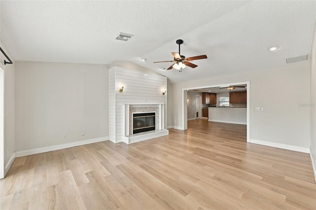 For Sale: $535,000 (4 beds, 2 baths, 1944 Square Feet)
