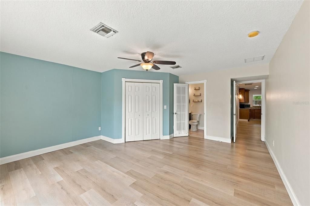 For Sale: $535,000 (4 beds, 2 baths, 1944 Square Feet)