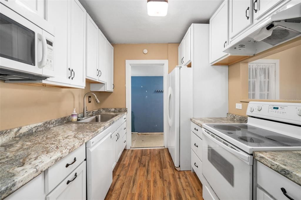 En Venta: $265,000 (4 camas, 2 baños, 1262 Pies cuadrados)