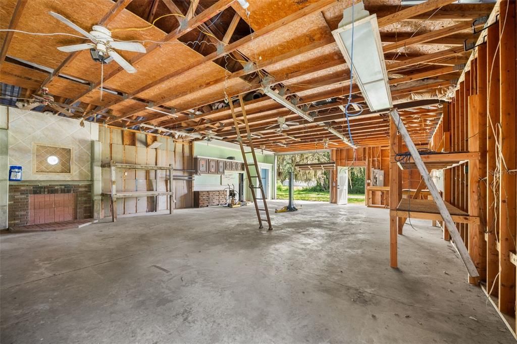 En Venta: $265,000 (4 camas, 2 baños, 1262 Pies cuadrados)