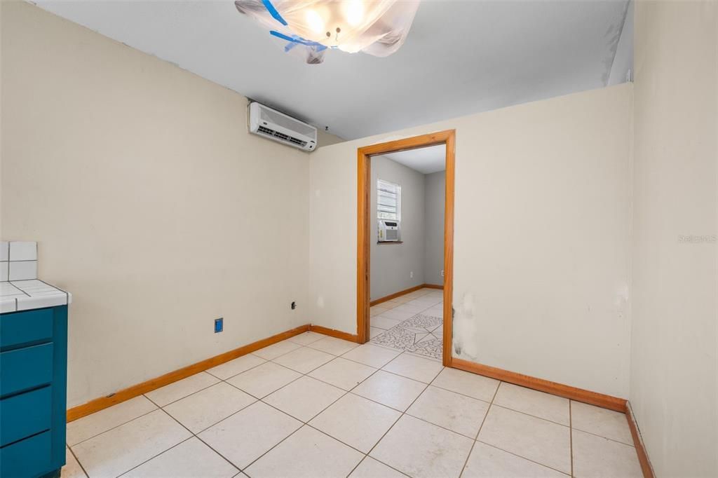 En Venta: $265,000 (4 camas, 2 baños, 1262 Pies cuadrados)