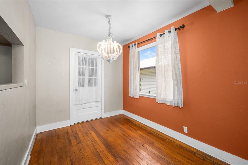 En Venta: $265,000 (4 camas, 2 baños, 1262 Pies cuadrados)