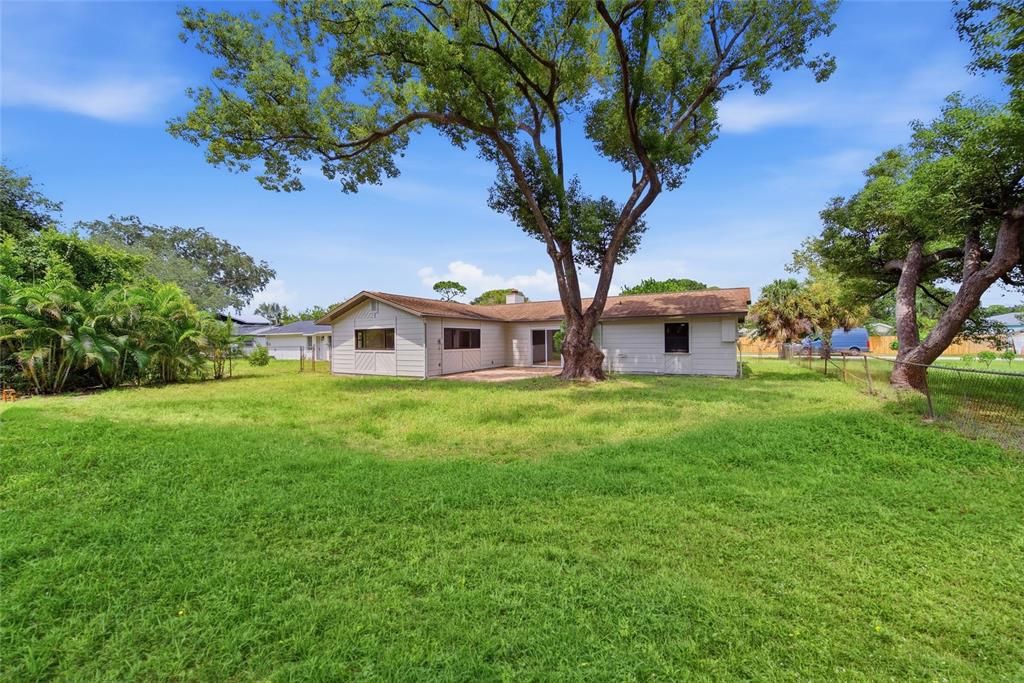 For Sale: $399,900 (3 beds, 2 baths, 1670 Square Feet)