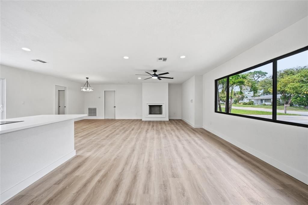 For Sale: $399,900 (3 beds, 2 baths, 1670 Square Feet)