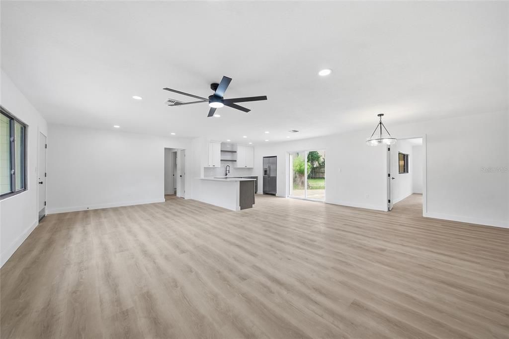 For Sale: $399,900 (3 beds, 2 baths, 1670 Square Feet)