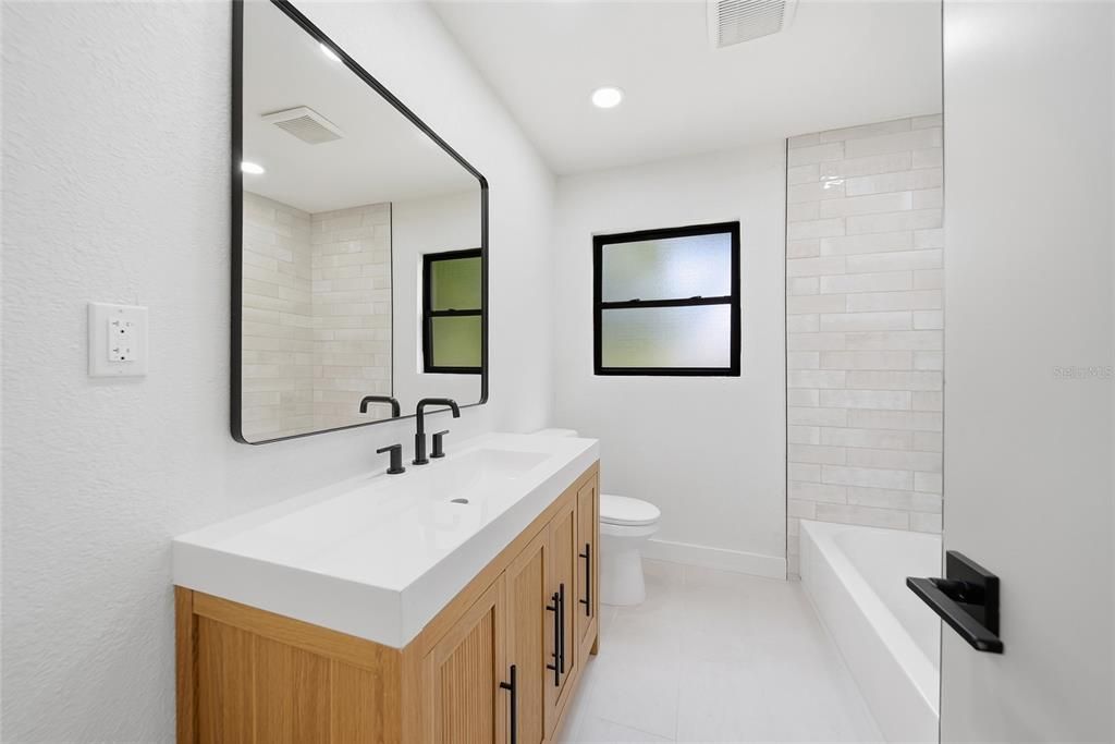 For Sale: $399,900 (3 beds, 2 baths, 1670 Square Feet)