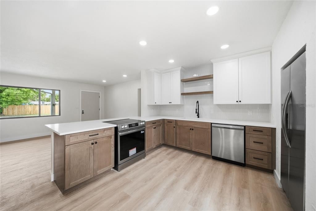 For Sale: $399,900 (3 beds, 2 baths, 1670 Square Feet)