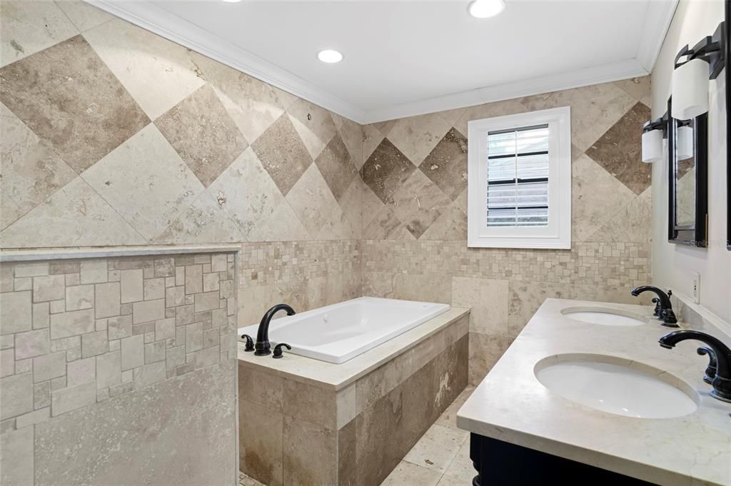 En Venta: $225,000 (2 camas, 2 baños, 1083 Pies cuadrados)