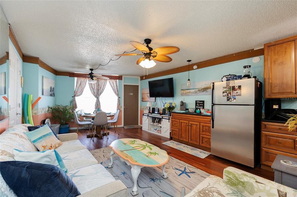 En Venta: $185,000 (1 camas, 2 baños, 691 Pies cuadrados)