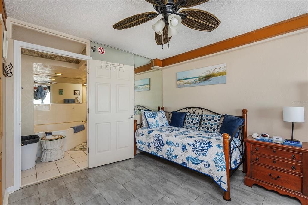 En Venta: $185,000 (1 camas, 2 baños, 691 Pies cuadrados)
