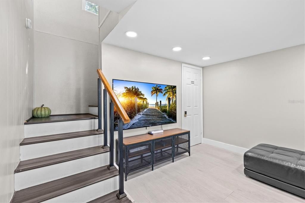 For Sale: $350,000 (3 beds, 2 baths, 1248 Square Feet)