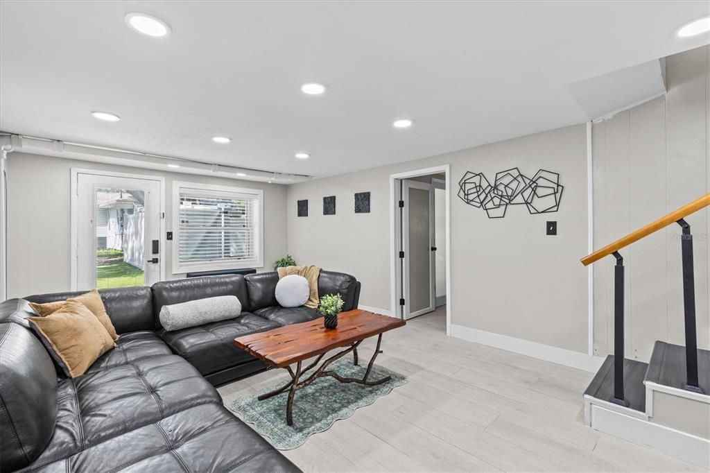 For Sale: $350,000 (3 beds, 2 baths, 1248 Square Feet)