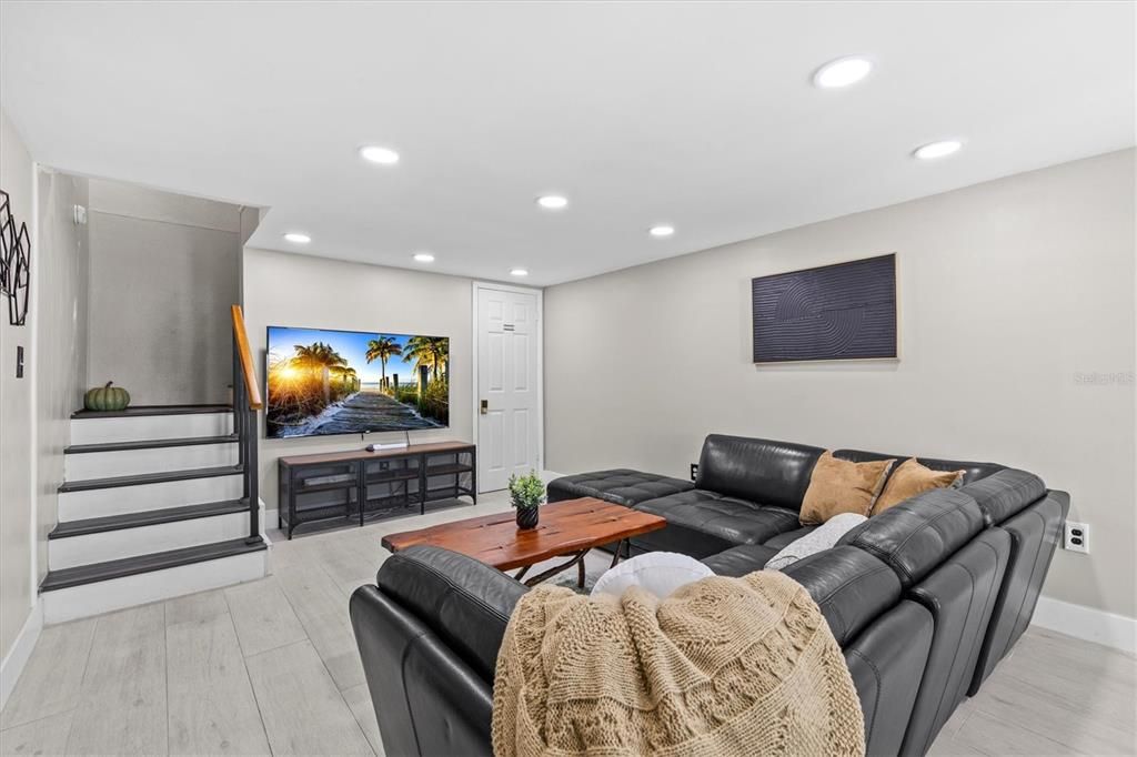 For Sale: $350,000 (3 beds, 2 baths, 1248 Square Feet)
