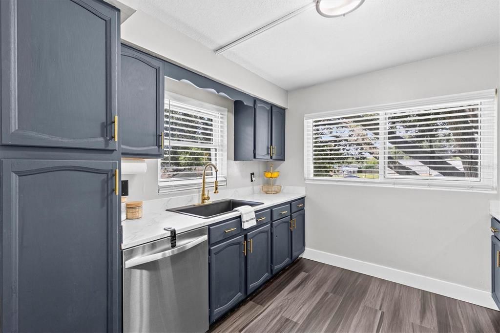 For Sale: $350,000 (3 beds, 2 baths, 1248 Square Feet)