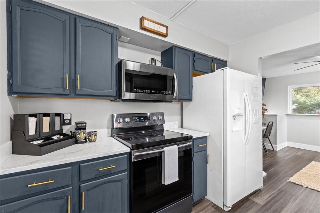For Sale: $350,000 (3 beds, 2 baths, 1248 Square Feet)