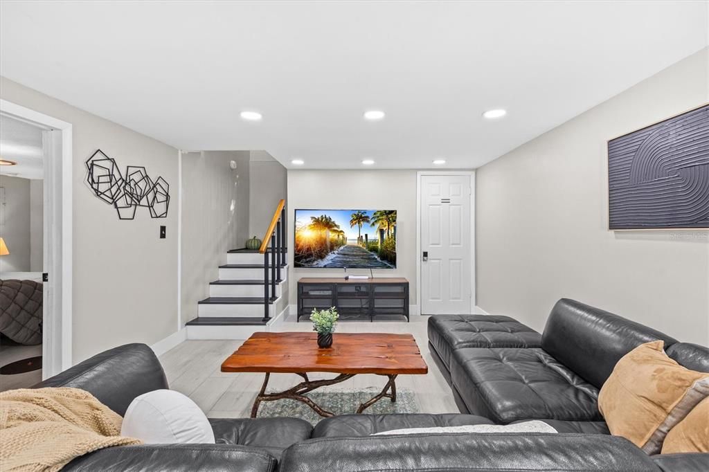 For Sale: $350,000 (3 beds, 2 baths, 1248 Square Feet)