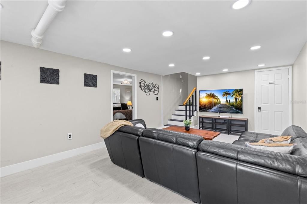 For Sale: $350,000 (3 beds, 2 baths, 1248 Square Feet)