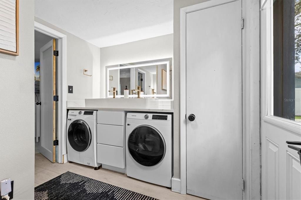For Sale: $350,000 (3 beds, 2 baths, 1248 Square Feet)