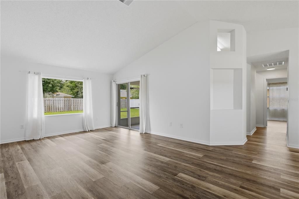 На продажу: $269,900 (3 спален, 2 ванн, 1376 Квадратных фут)