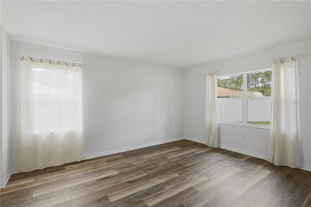 На продажу: $269,900 (3 спален, 2 ванн, 1376 Квадратных фут)