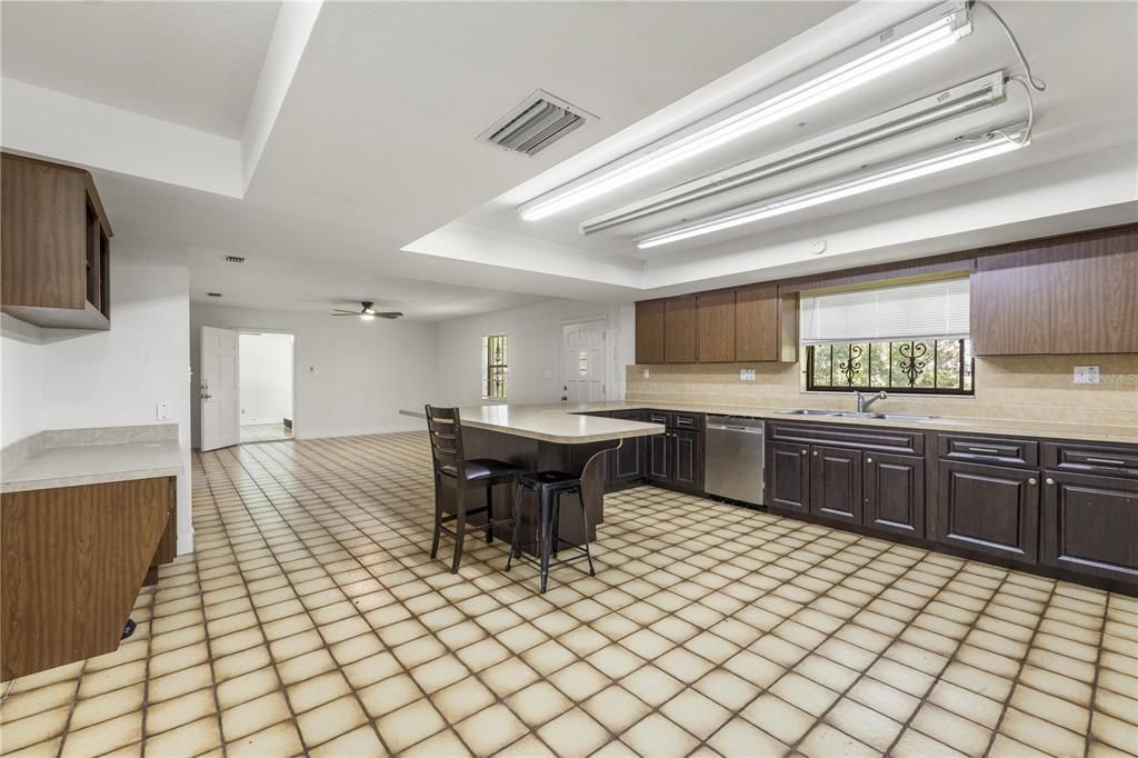 For Sale: $699,990 (3 beds, 2 baths, 2980 Square Feet)