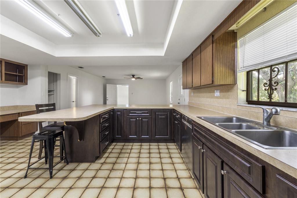 For Sale: $699,990 (3 beds, 2 baths, 2980 Square Feet)