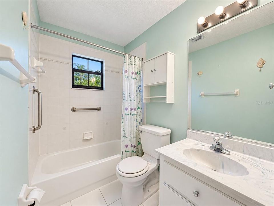 For Sale: $214,900 (2 beds, 2 baths, 1138 Square Feet)