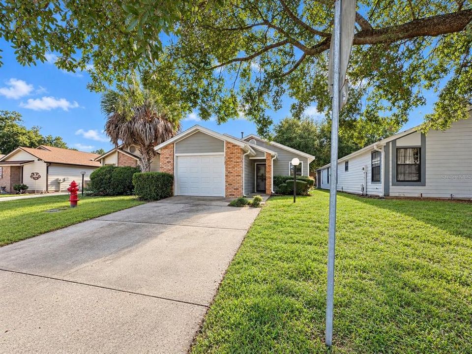 For Sale: $214,900 (2 beds, 2 baths, 1138 Square Feet)