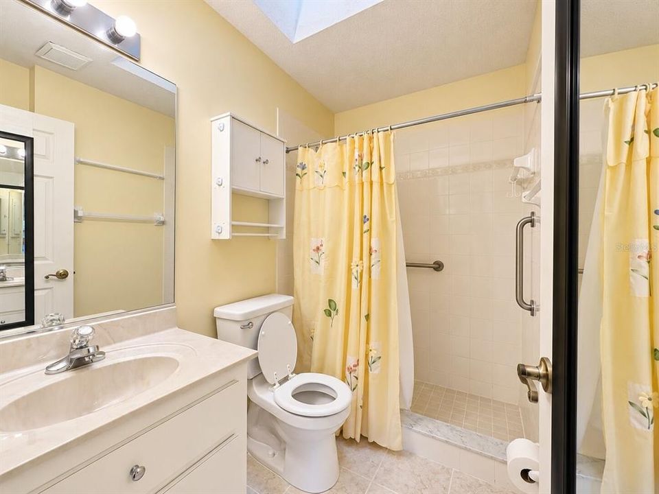 For Sale: $214,900 (2 beds, 2 baths, 1138 Square Feet)