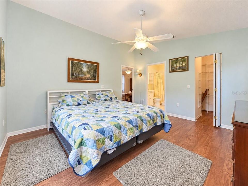 For Sale: $214,900 (2 beds, 2 baths, 1138 Square Feet)