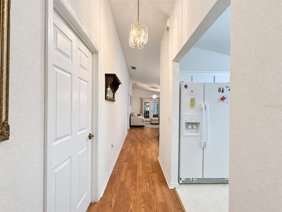 For Sale: $214,900 (2 beds, 2 baths, 1138 Square Feet)