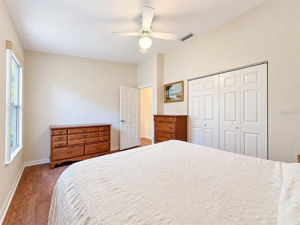 For Sale: $214,900 (2 beds, 2 baths, 1138 Square Feet)