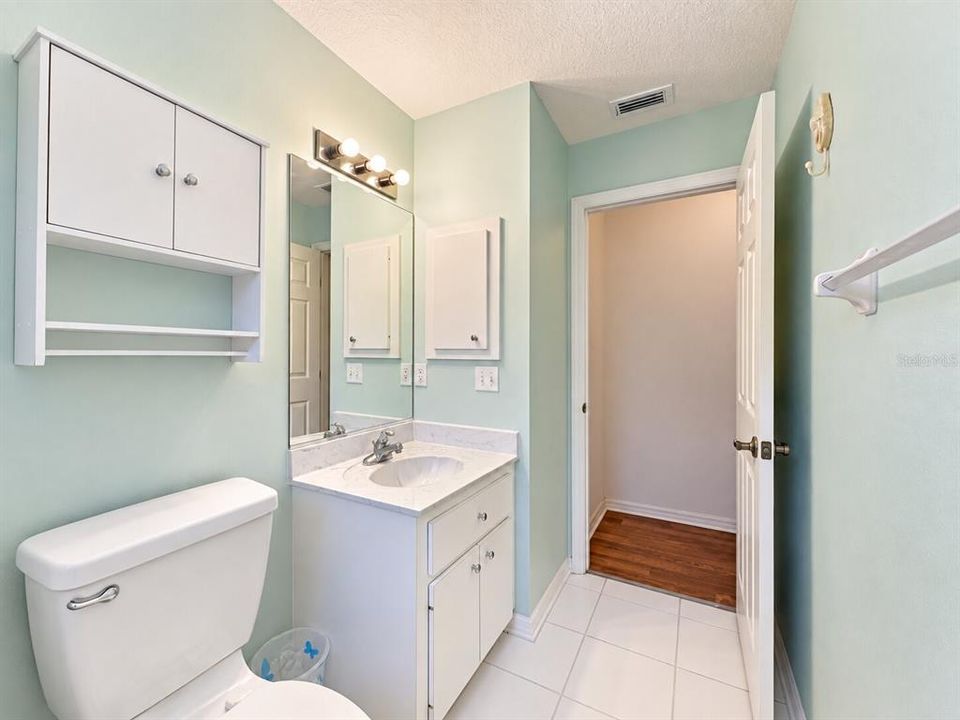 For Sale: $214,900 (2 beds, 2 baths, 1138 Square Feet)