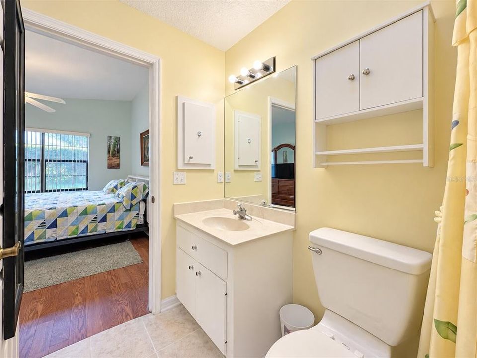 For Sale: $214,900 (2 beds, 2 baths, 1138 Square Feet)