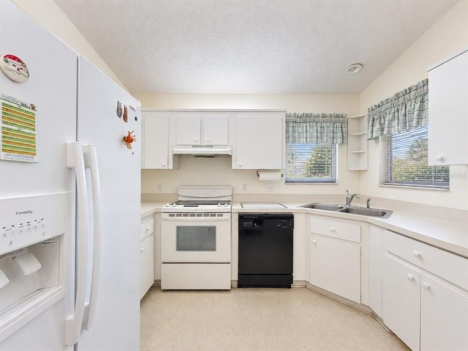 For Sale: $214,900 (2 beds, 2 baths, 1138 Square Feet)